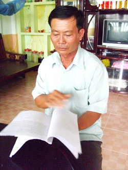 Ông Mừng đang nóng lòng chờ Công an thị xã Vị Thanh xử lý dứt điểm vụ án. Ảnh: VĐ