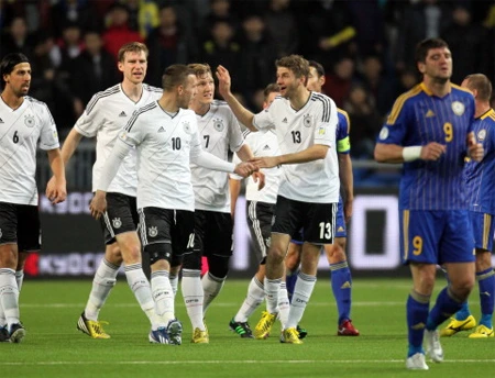 “Cỗ xe tăng” Đức đè bẹp chủ nhà Kazakhstan ảnh 1