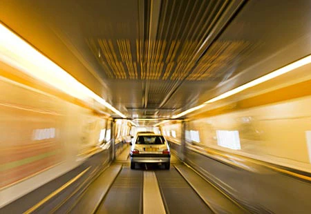Những đường hầm nổi tiếng thế giới ảnh 2
