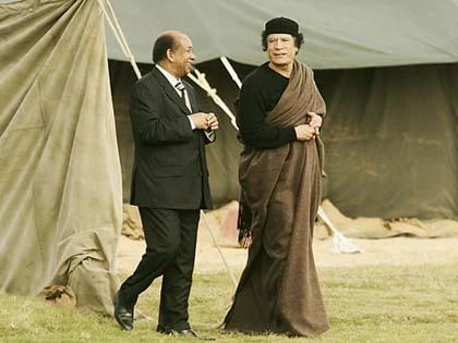 Thời trang "quái" của ông Gaddafi ảnh 8