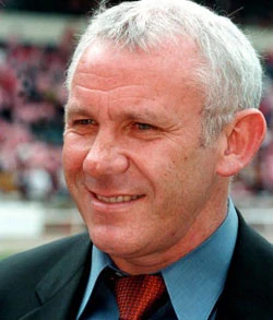 HLV Peter Reid sẽ dẫn dắt đội tuyển Thái Lan. HLV Peter Reid sẽ dẫn dắt đội tuyển Thái Lan.