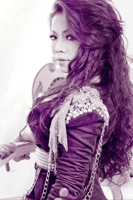 Ca sĩ Minh Chuyên tự tin vòng 1 ảnh 2