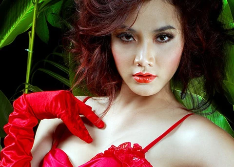 Người đẹp Trang Nhung "đốt nóng" vườn nhiệt đới ảnh 1