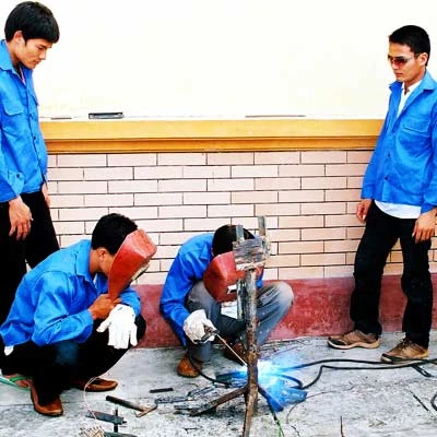 Vay vốn đi lao động ở nước ngoài: Người nghèo gặp khó ảnh 1