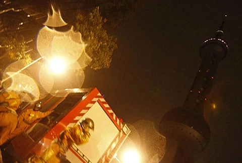 Tháp truyền hình Thượng Hải bốc cháy ảnh 3 Tháp truyền hình Thượng Hải bốc cháy ảnh 3