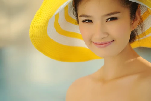 Cao Thùy Dương khoe dáng gợi cảm ảnh 1