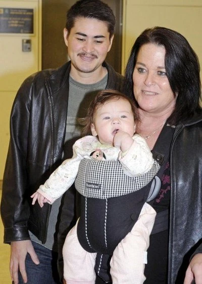 Người đàn ông mang bầu sinh con thứ 3 ảnh 1