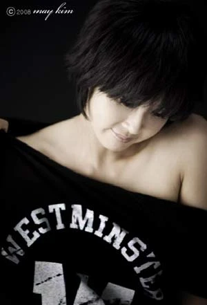 Choi Jin Sil có một vẻ đẹp dịu dàng, gợi cảm. Cô được mời làm gương mặt đại diện cho nhiều hãng thời trang, mỹ phẩm Hàn Quốc.