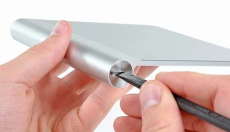 Khám phá "nội tạng" Magic Trackpad của Apple ảnh 2
