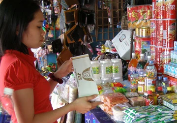 Thuốc lá lậu vẫn được bán lén lút ảnh 1