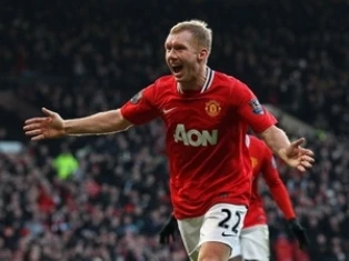 Sir Alex, Carrick bất ngờ với phong độ của Scholes ảnh 1