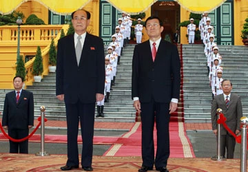 Việt Nam tặng 5.000 tấn gạo cho Triều Tiên ảnh 1