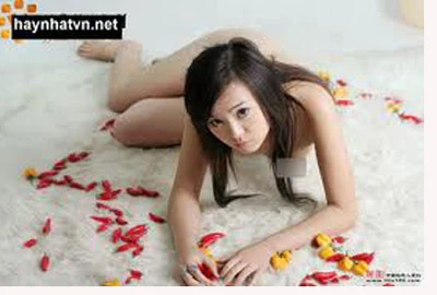 Teen mê chụp nude, hậu quả thành "gái gọi" ảnh 1