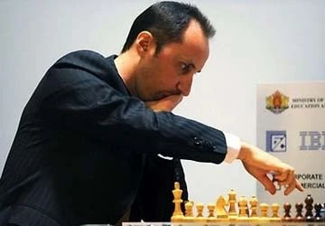 Topalov để tuột chiến thắng trước Anand ảnh 1
