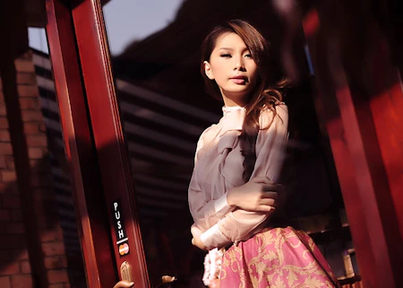 "Siêu vòng ba" Lan Hương đẹp cổ điển ảnh 9