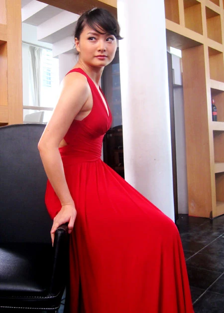 Lan Phương gợi cảm trên phim trường ảnh 1