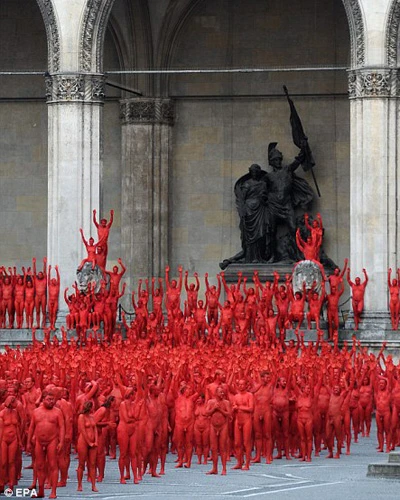 Hàng ngàn người khỏa thân vì nghệ thuật ảnh 4