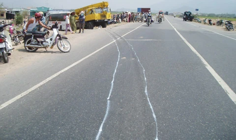 Xe khách Hoàng Long cán chết người, hành khách hú vía ảnh 1