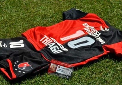 Vừa ra đời, “quý tử” nhà Messi đã có CLB chào đón ảnh 1