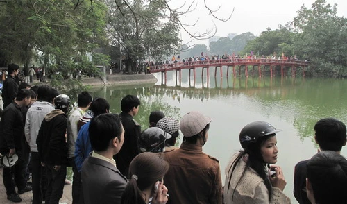 Đầu năm cụ rùa hồ Gươm lại nổi ảnh 3