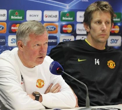 Van der Sar, càng bắt càng hay! ảnh 1