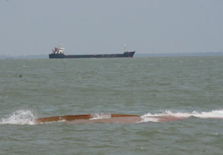 Tàu container Trường Hải Star chở 66 container bị chìm tại Vũng Tàu ảnh 3