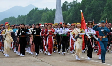 Tổng hợp luyện Diễu binh mừng Đại lễ ảnh 11