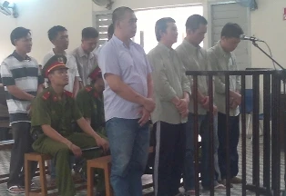 Thượng úy CSGT tiếp tay làm xe giả lãnh 3 năm tù ảnh 1