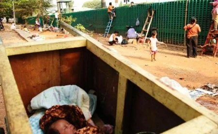 Xem bán hàng qua bờ rào ở Indonesia ảnh 8