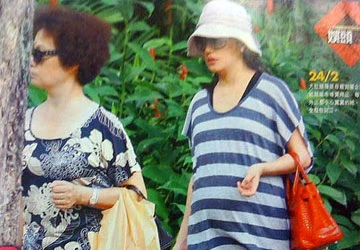 Rộ tin đồn Triệu Vy đã sinh con gái ảnh 1