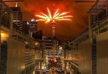 Quảng trường trung tâm thành phố Auckland bừng sáng với màn pháo hoa rực rỡ. (Ảnh: Mohammed Bin Khaled)