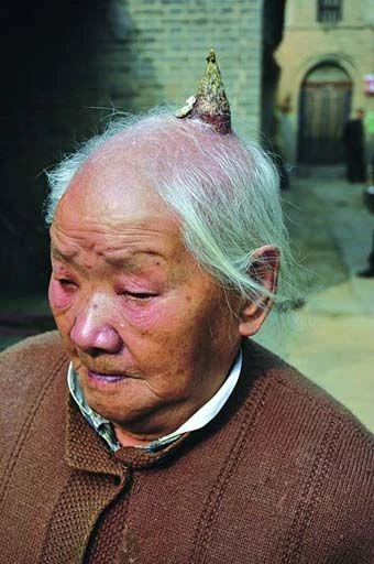 Thêm một phụ nữ mọc sừng trên đầu ảnh 3 Thêm một phụ nữ mọc sừng trên đầu ảnh 3