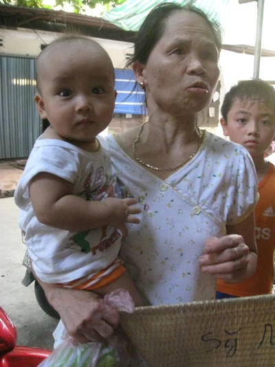 Sau tiếng súng nổ, dân quây trụ sở xã ảnh 3