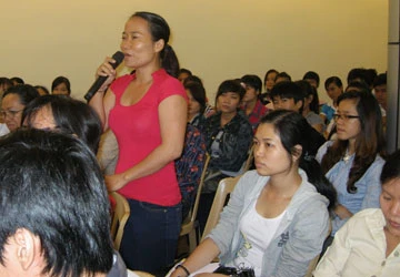 Khóc cười sinh viên làm mẹ ảnh 1