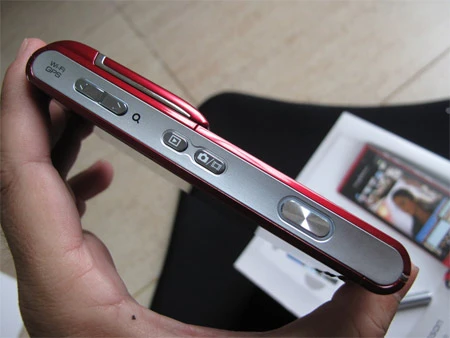 Sony Ericsson Satio giá 15,5 triệu đồng ảnh 5