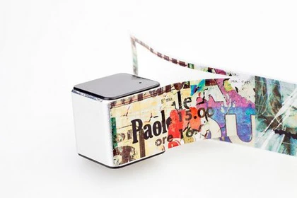 Kube 2 – Máy nghe nhạc MP3 cảm ứng nhỏ nhất thế giới ảnh 3 Kube 2 – Máy nghe nhạc MP3 cảm ứng nhỏ nhất thế giới ảnh 3