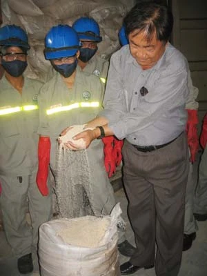 TPHCM: Tiêu hủy 18 tấn hạt cây thuốc phiện nhập lậu ảnh 1