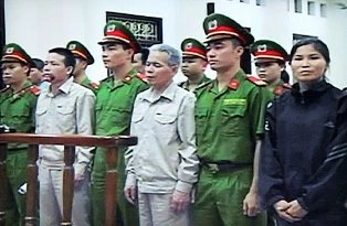 Không ai nhận đã nổ súng trước trong vụ Đoàn Văn Vươn ảnh 1