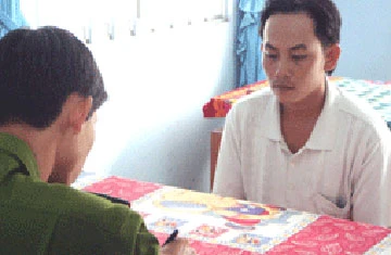 Khởi tố người cậu chặt ba ngón tay của cháu ảnh 1
