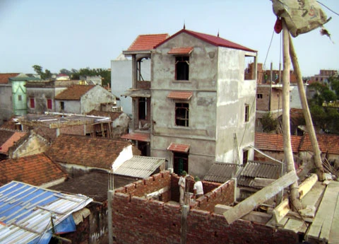 Cả xóm nghèo bàng hoàng ngày trở thành... tỷ phú ảnh 2