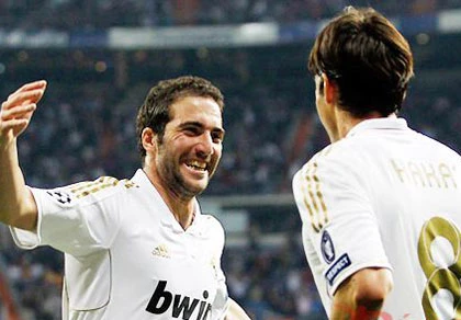 Real ưu tiên bán Higuain và Kaka ảnh 1