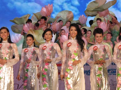 Cận cảnh đêm chung kết cuộc thi Hoa hậu Việt Nam 2010 ảnh 2