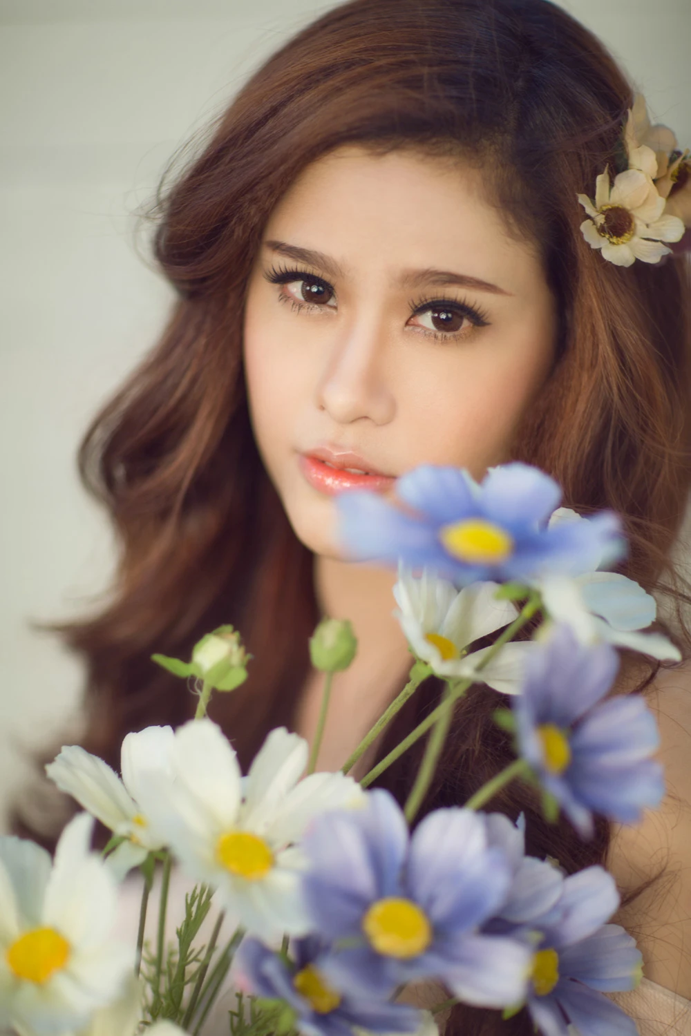 Trương Quỳnh Anh khoe vai trần gợi cảm ảnh 1