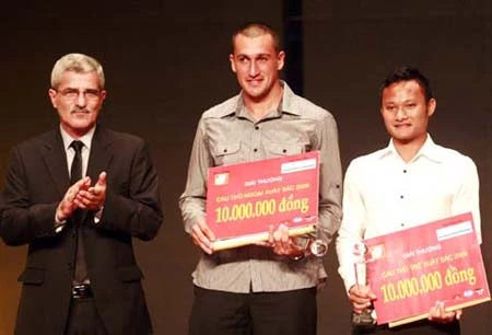 Thành Lương hạnh phúc trong tối nhận Quả bóng Vàng ảnh 9