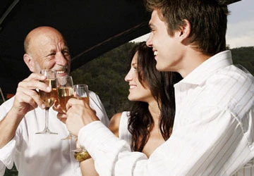 Gặp mặt bố vợ tương lai khó tính ảnh 1