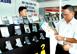 Máy tính giả bị phát hiện trên thị trường. Ảnh: Đ.TRÍ