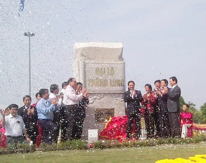 Thông xe đại lộ lớn nhất Việt Nam ảnh 1