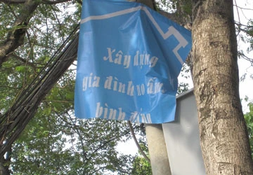 Xốn mắt với panô cổ động, băng rôn quảng cáo ảnh 2