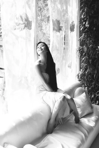 Ngô Thanh Vân gợi cảm trong nắng ảnh 1