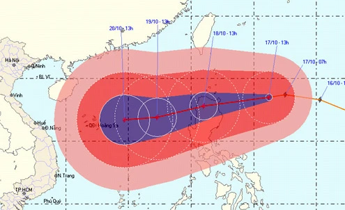 Siêu bão cấp 17 tiến sát biển Đông ảnh 1